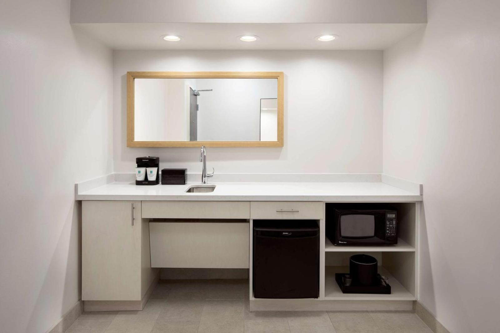 Embassy Suites By Hilton Hotel Tampa-Airport/Westshore